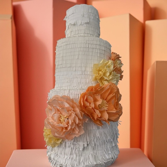3’ Piñata Wedding Cake 🍰🪅 | Handmade Custom Design - Picture 9 of 10